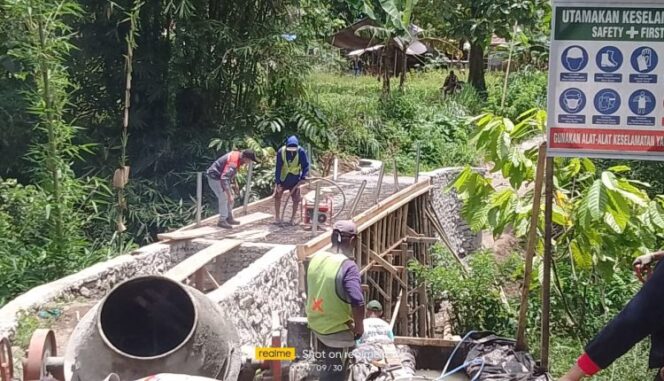 
					Pembangunan Jembatan Penghubung di Desa Kopandakan Satu Dipacu