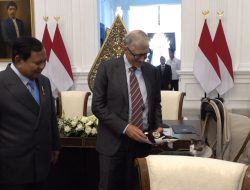 Momen Bill Gates Beri Hadiah ke Kucing Prabowo Bobby Kertanegara