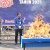 Di Kudus, 6 Juta Rokok Ilegal dan Puluhan Liter Miras Dimusnahkan!
