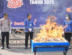 Di Kudus, 6 Juta Rokok Ilegal dan Puluhan Liter Miras Dimusnahkan!