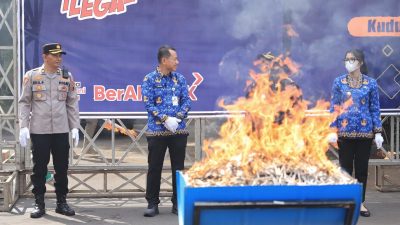 Di Kudus, 6 Juta Rokok Ilegal dan Puluhan Liter Miras Dimusnahkan!