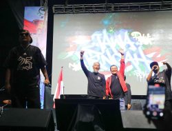 HUT Ke-80 Jateng, Luthfi Dapat Hadiah “Cinta Tak Terbatas Waktu” dari NDX AKA