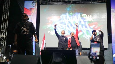 HUT Ke-80 Jateng, Luthfi Dapat Hadiah “Cinta Tak Terbatas Waktu” dari NDX AKA