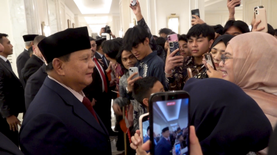 Tiba di Yordania, Prabowo Disambut Mahasiswa Indonesia