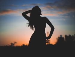 5 Zodiak yang Punya Positive Vibes, Auranya Bikin Orang Sekitar Ikutan Bahagia